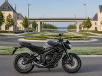 Triumph Street Triple S — сбоку