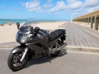 Yamaha FJR 1300 — 正面