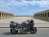 Yamaha FJR 1300 — 侧面