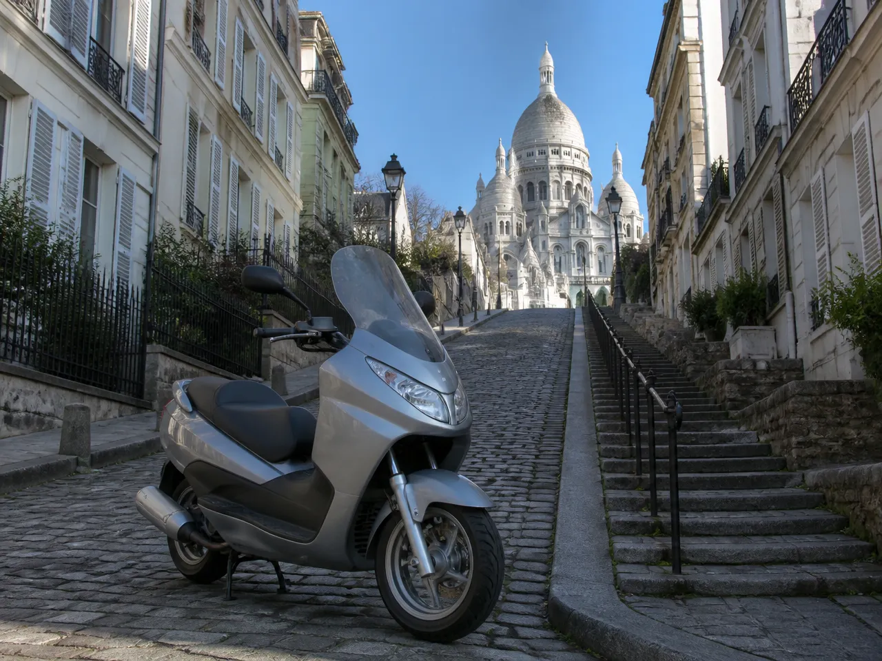 Aprilia Atlantic 125 — الأمام