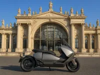 BMW CE 04 — الجانب
