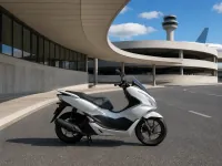 Honda PCX 125 — الجانب