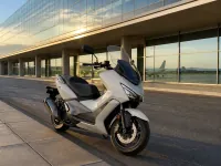 Kymco CV3 — спереди