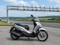 Piaggio Beverly 400 — الجانب