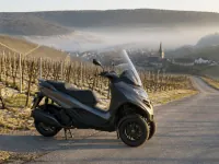 Piaggio MP3 125 — side