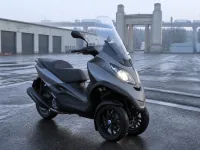 Piaggio MP3 300 HPE — vorn