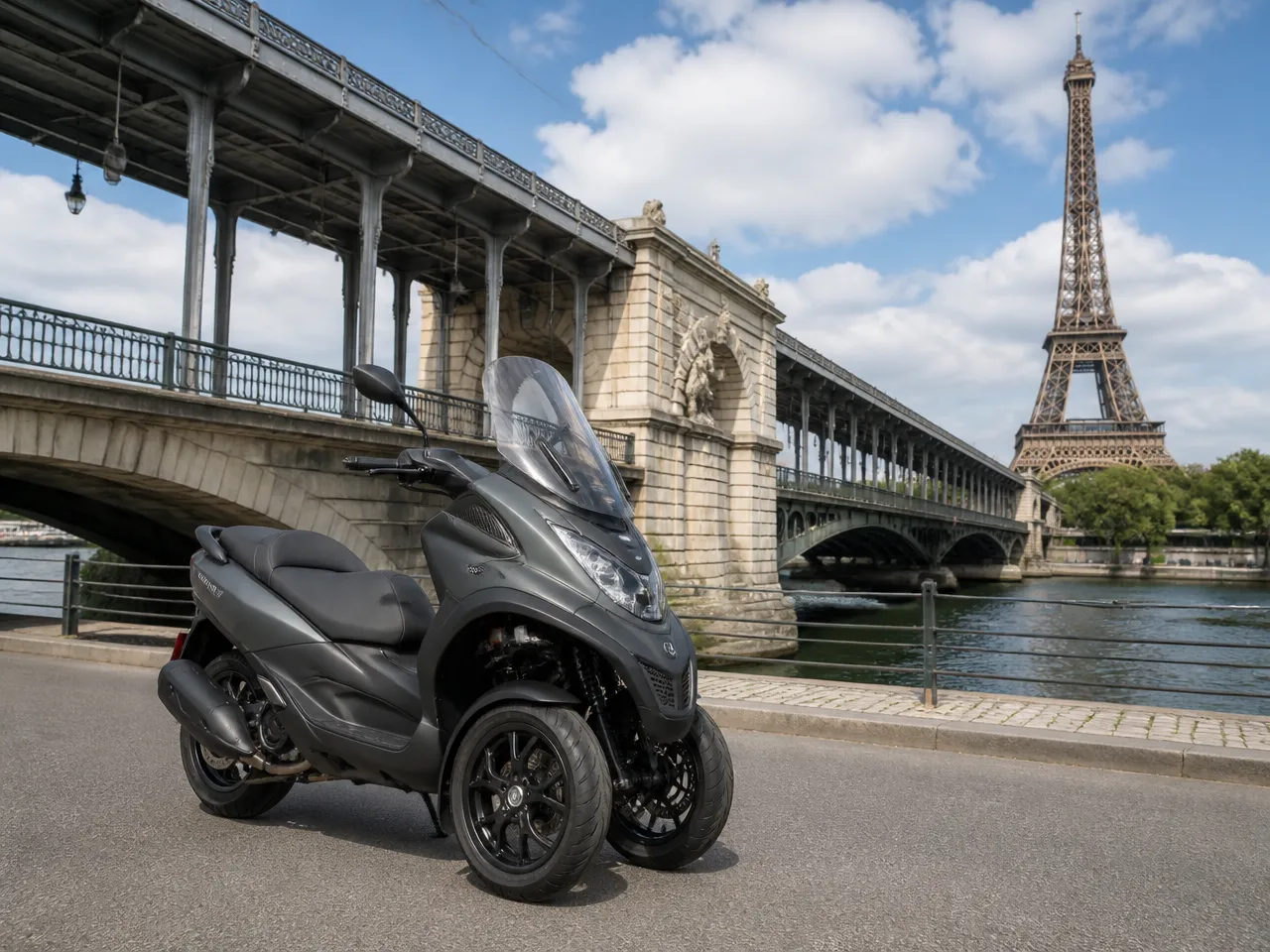 Piaggio MP3 400 Sport — الأمام