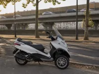 Piaggio MP3 500 — side