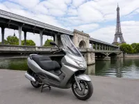 Piaggio X8 125 — vorn