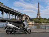 Piaggio X8 125 — seitlich