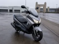 Suzuki Burgman 125 — vorn