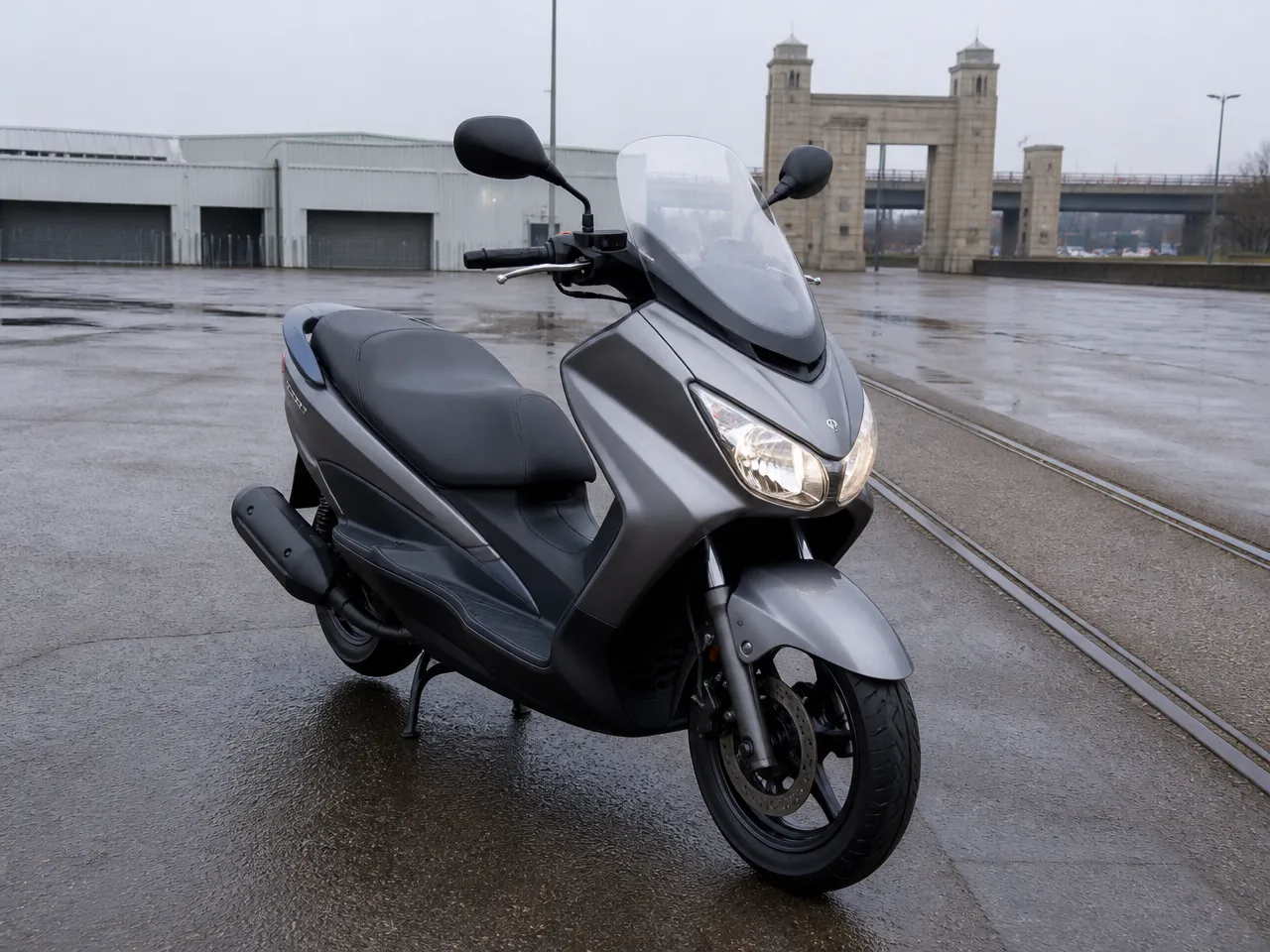 Suzuki Burgman 125 — vorn