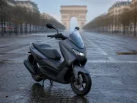 Yamaha NMAX 125 — الأمام