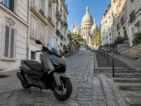 Yamaha XMAX 125 — الأمام