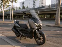 Yamaha XMAX 250 — الأمام