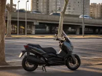 Yamaha XMAX 250 — الجانب