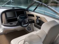 Regal 3260 Commodore — деталь