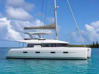Custom Catamaran 58 — 侧面