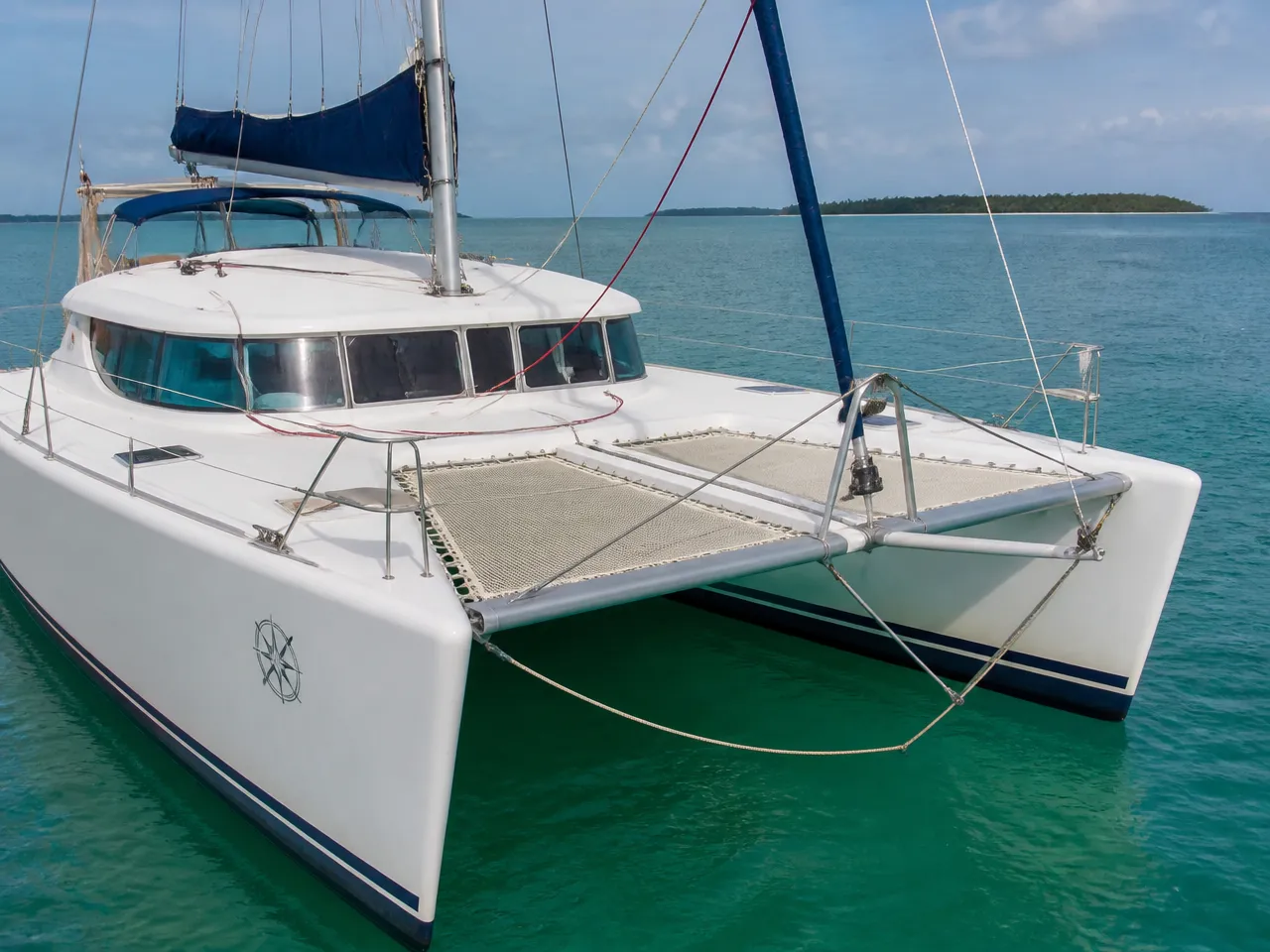 Island Spirit 380 — спереди