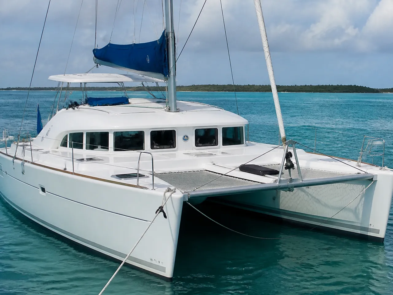 Lagoon 380 — front