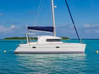 Lagoon 380 — side
