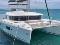 Lagoon 40 — front