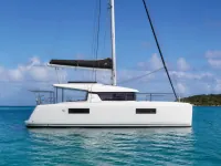 Lagoon 40 — side