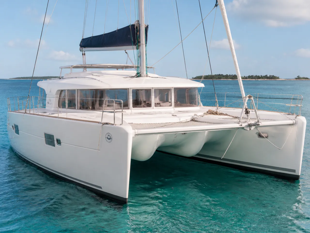 Lagoon 421 — front