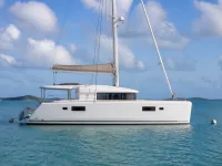 Lagoon 421 — side
