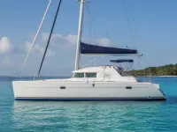Lagoon 440 — сбоку
