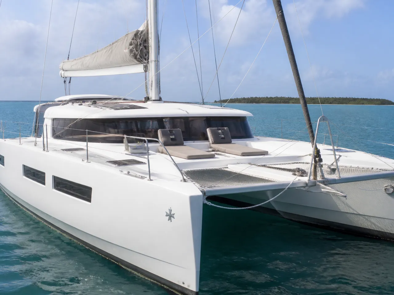 Outremer 65 — спереди