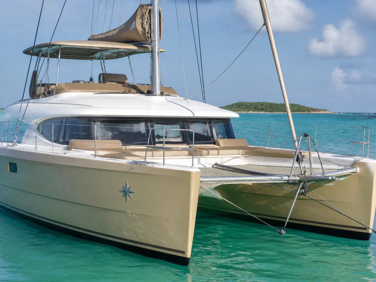 Sailing Catamaran Champagne — front