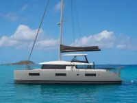 Sailing Catamaran Rose — сбоку