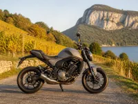Ducati Monster 937 — сбоку