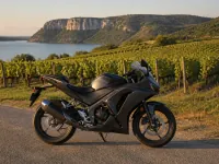 Honda CBR300R — 측면