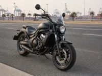Kawasaki Vulcan S — ด้านหน้า