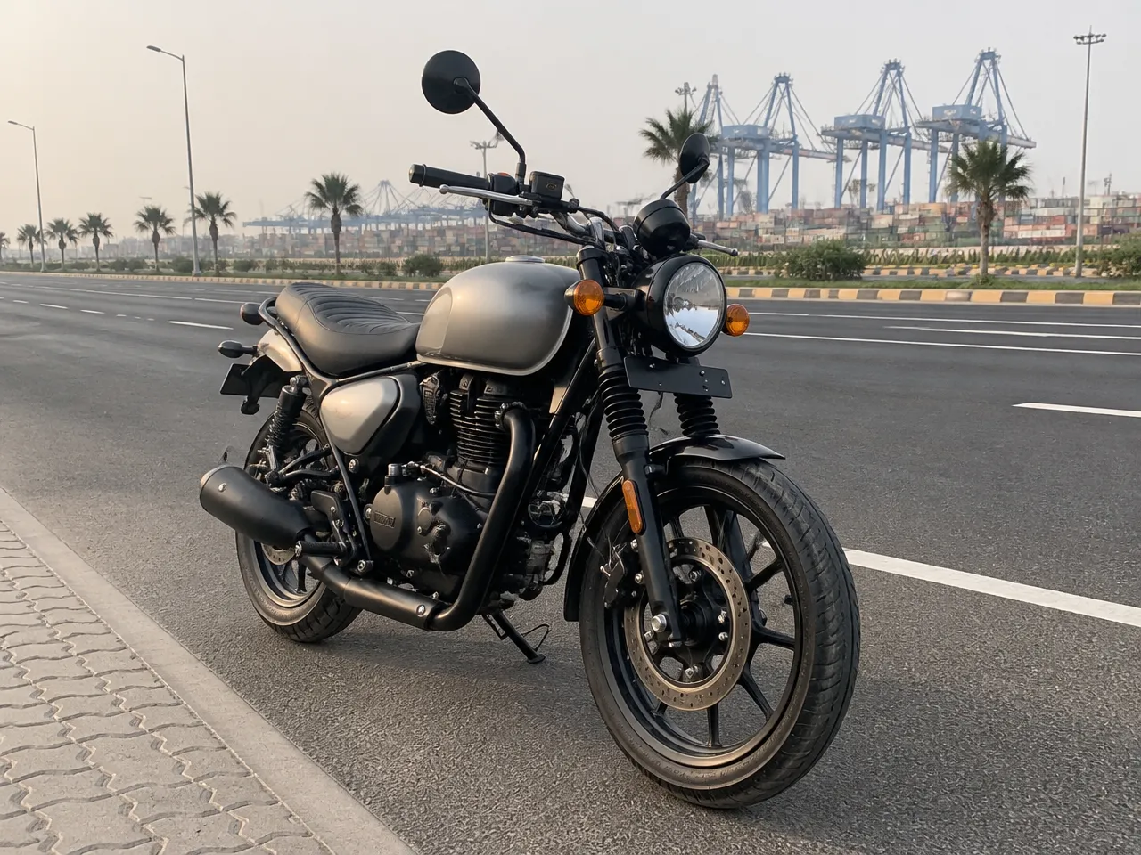 Royal Enfield Hunter 350 — спереди
