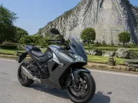 Suzuki GSX-S1000F — ด้านหน้า