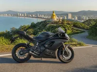 Yamaha R7 — side