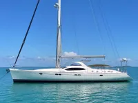 Sailing Yacht Enigma — ด้านข้าง