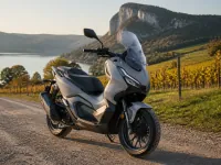 Honda ADV 150 — 전면