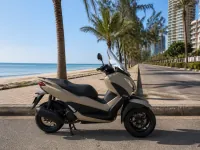 Yamaha NMAX 155 3-wheel — 측면