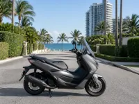 Yamaha NMAX 155 — 측면