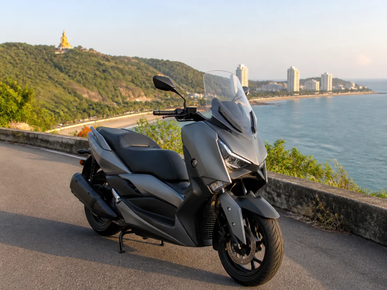 Yamaha XMAX 300 — 전면