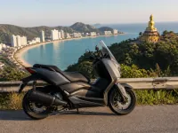 Yamaha XMAX 300 — 측면