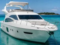 Azimut 64 Flybridge — front