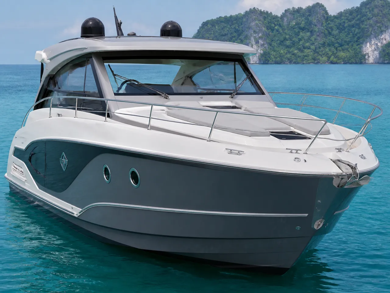 Al Dhaen 38 Sport Cruiser — 正面