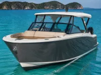Custom Twin Engine 2×200 hp, 33 ft — 正面