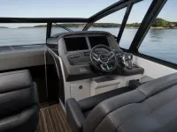 Custom Twin Engine 2×200 hp, 33 ft — 细节