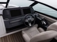 Custom Twin Engines 2×200 hp, 37 ft — Detail